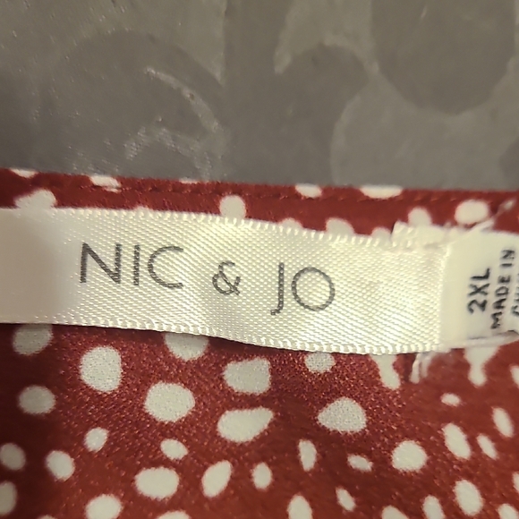 Elegant Red Wrap Dress - Picture 4 of 5